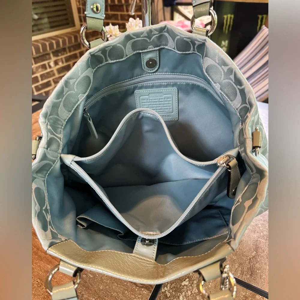 Coach Shoulder bag Sale Price🎁🥳 - Picture 4 of 16